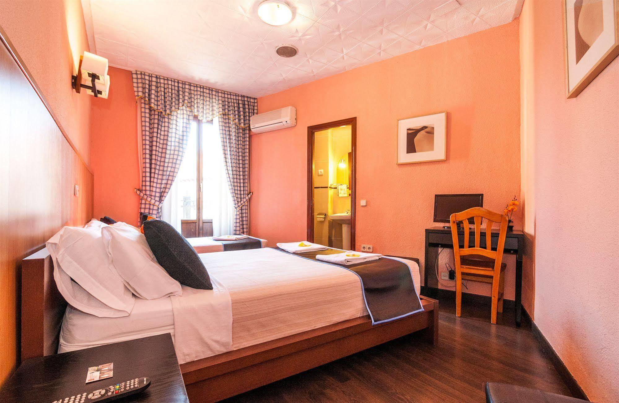 Hostal Gallardo Madrid Extérieur photo
