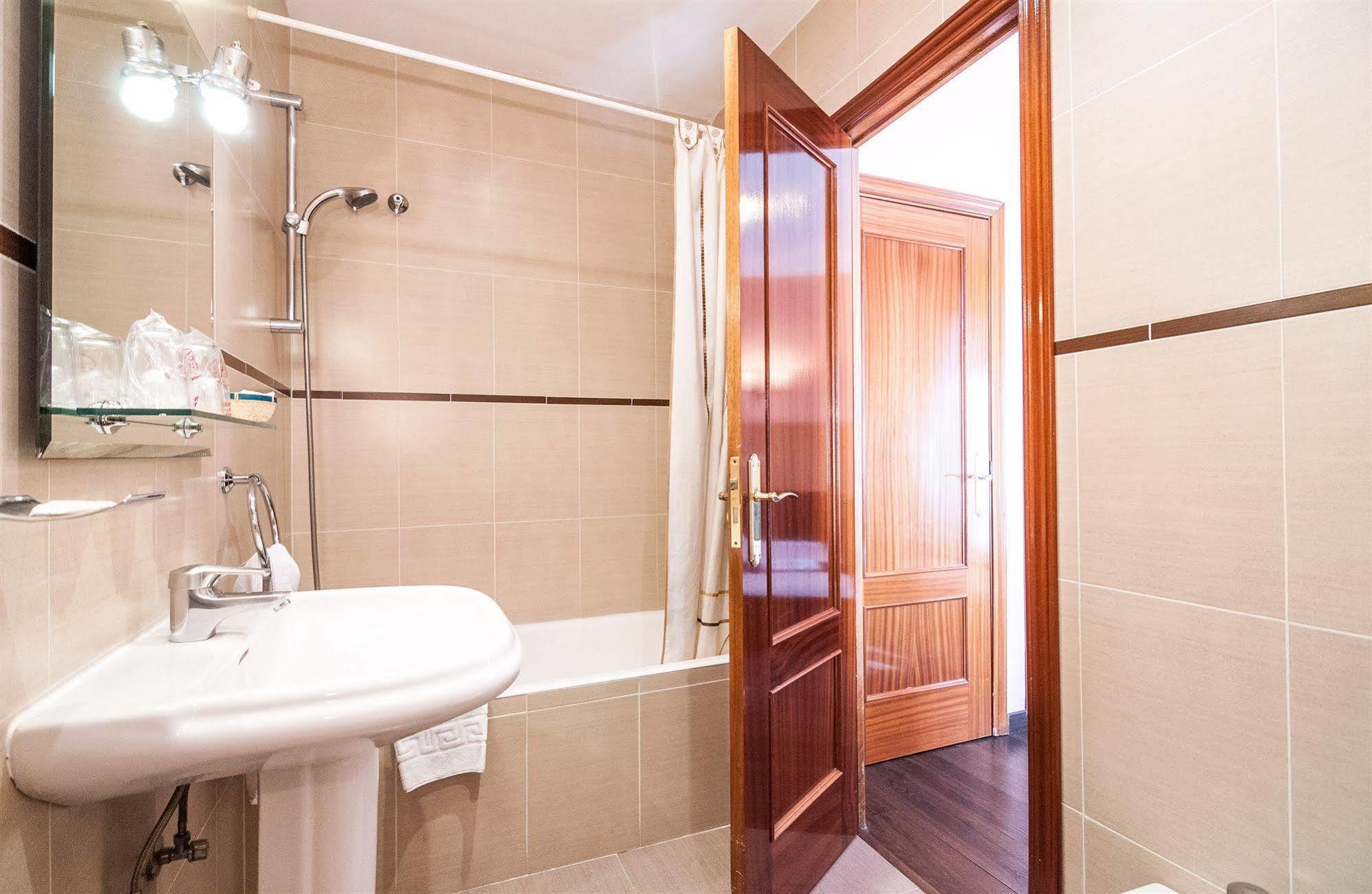 Hostal Gallardo Madrid Extérieur photo