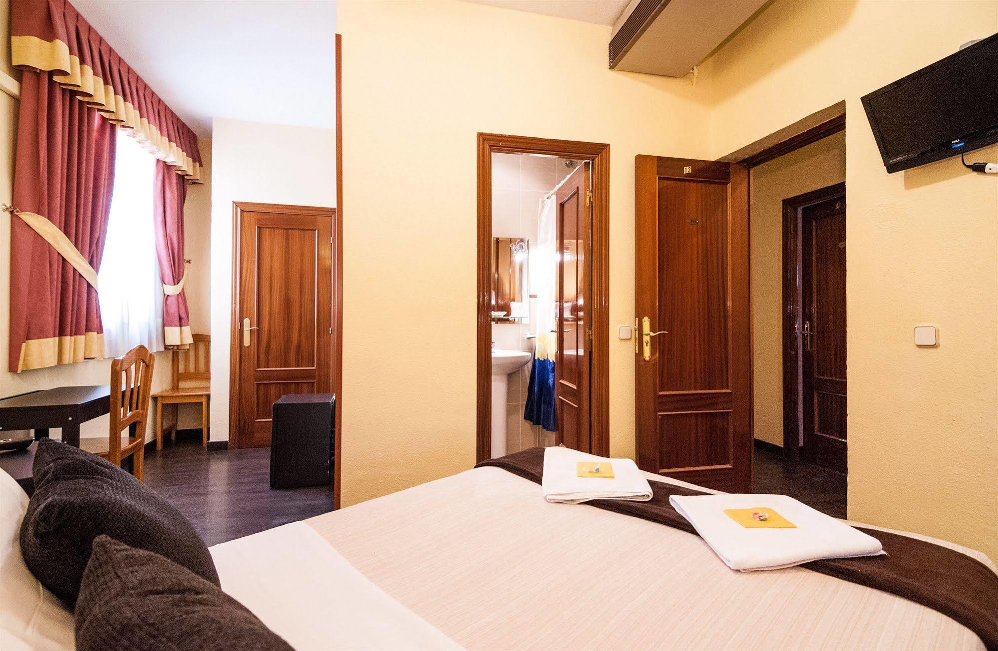 Hostal Gallardo Madrid Extérieur photo