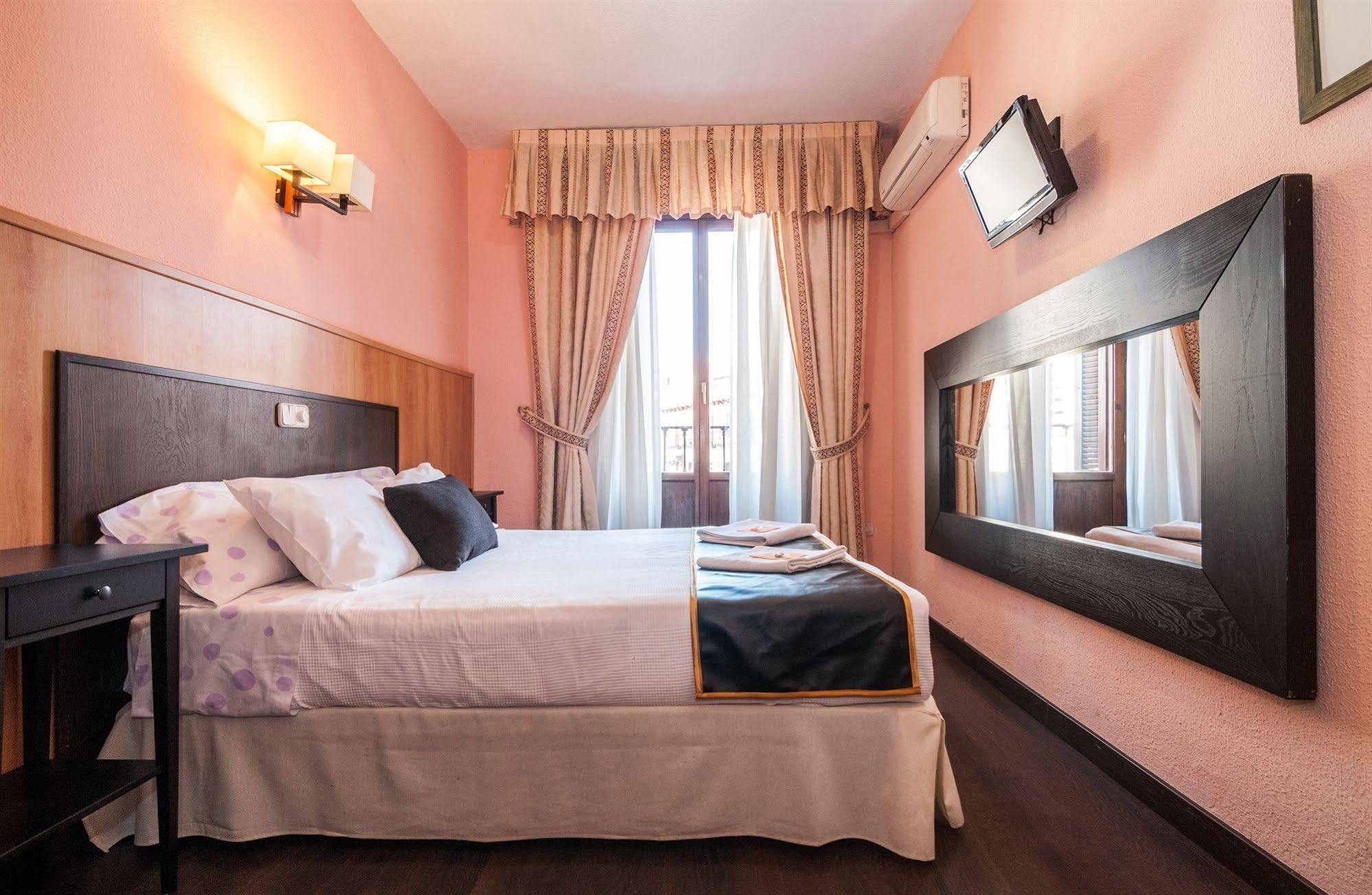 Hostal Gallardo Madrid Extérieur photo