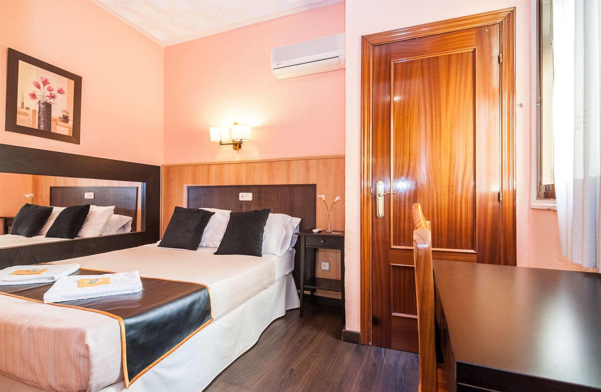 Hostal Gallardo Madrid Extérieur photo