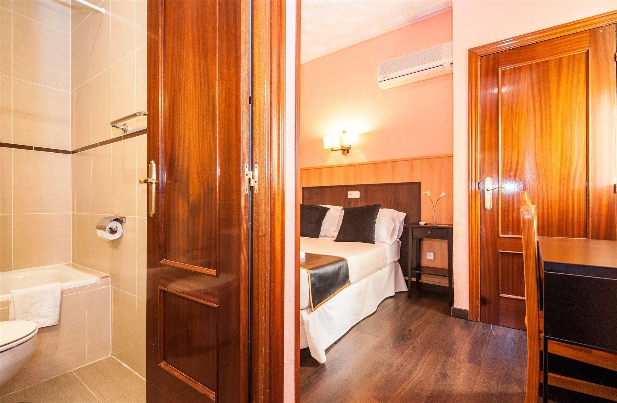 Hostal Gallardo Madrid Extérieur photo