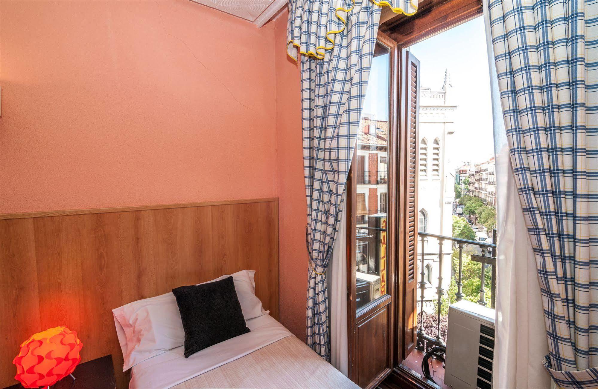 Hostal Gallardo Madrid Extérieur photo