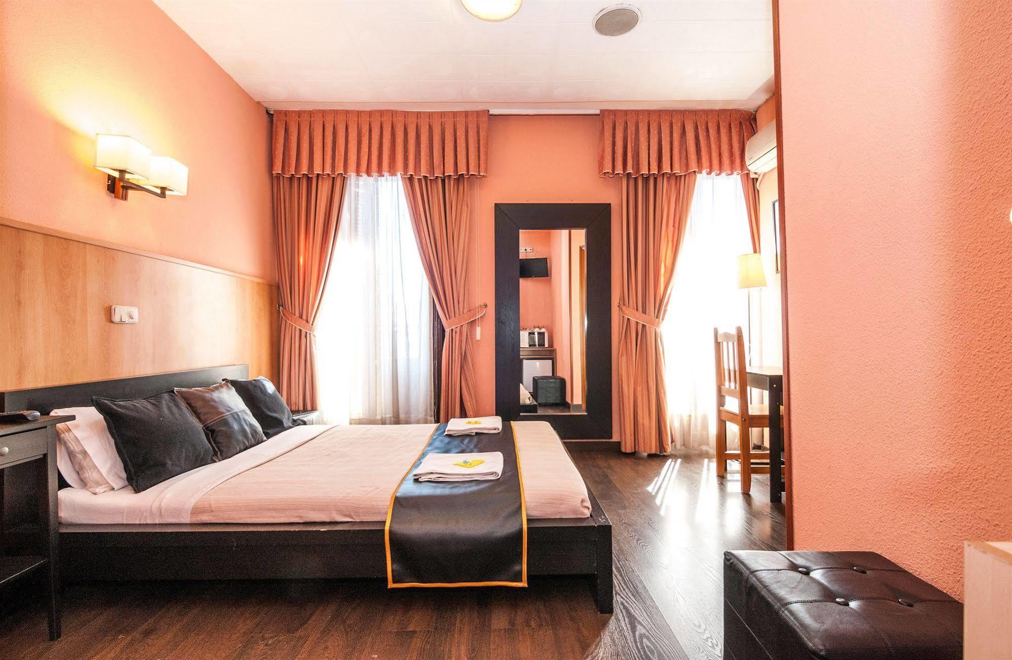 Hostal Gallardo Madrid Extérieur photo