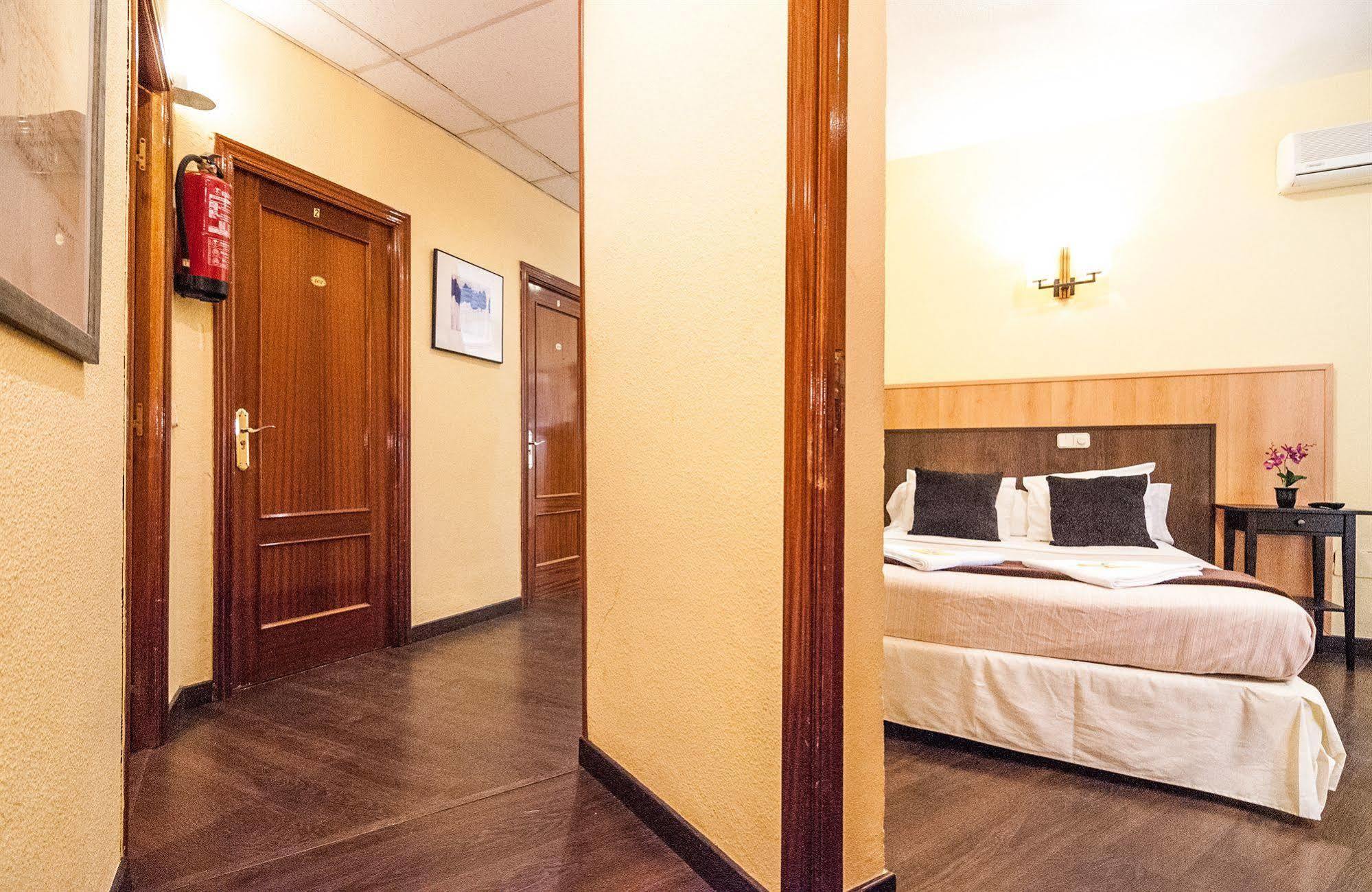 Hostal Gallardo Madrid Extérieur photo