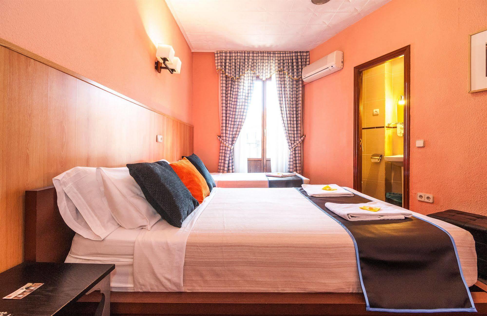 Hostal Gallardo Madrid Extérieur photo