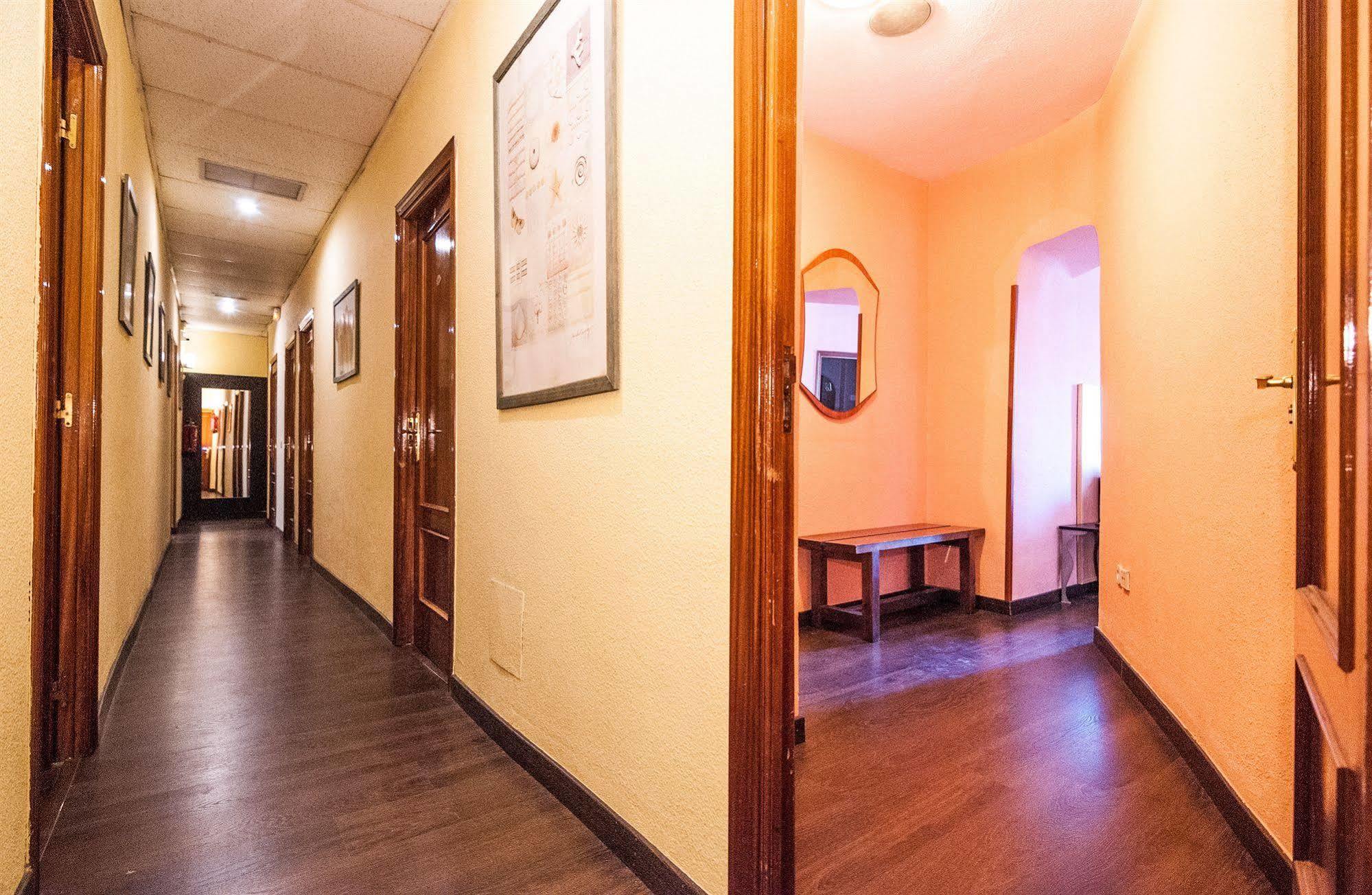 Hostal Gallardo Madrid Extérieur photo