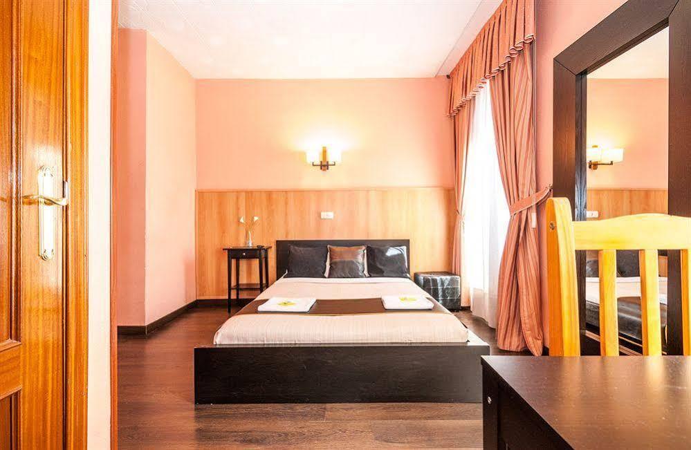 Hostal Gallardo Madrid Extérieur photo